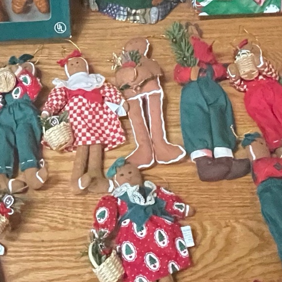 Gingerbread theme complete tree decor including tree skirt 🎄 - Picture 10 of 10